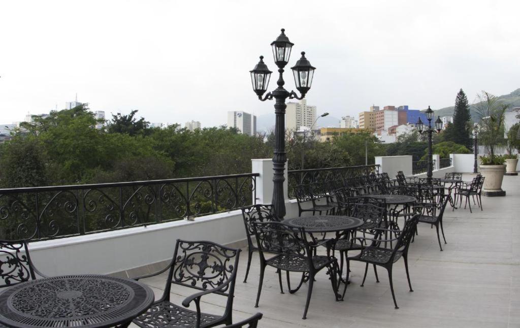 Club De Bienestar Ilar Bulevar Del Rio Cali Exterior foto